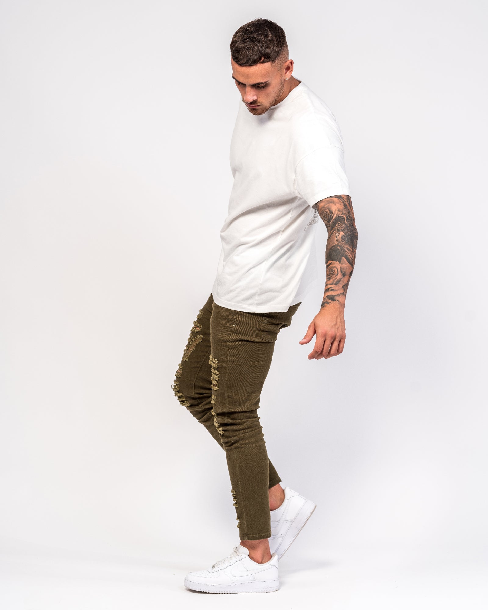 Logan Skinny Jeans With Distressing In Khaki