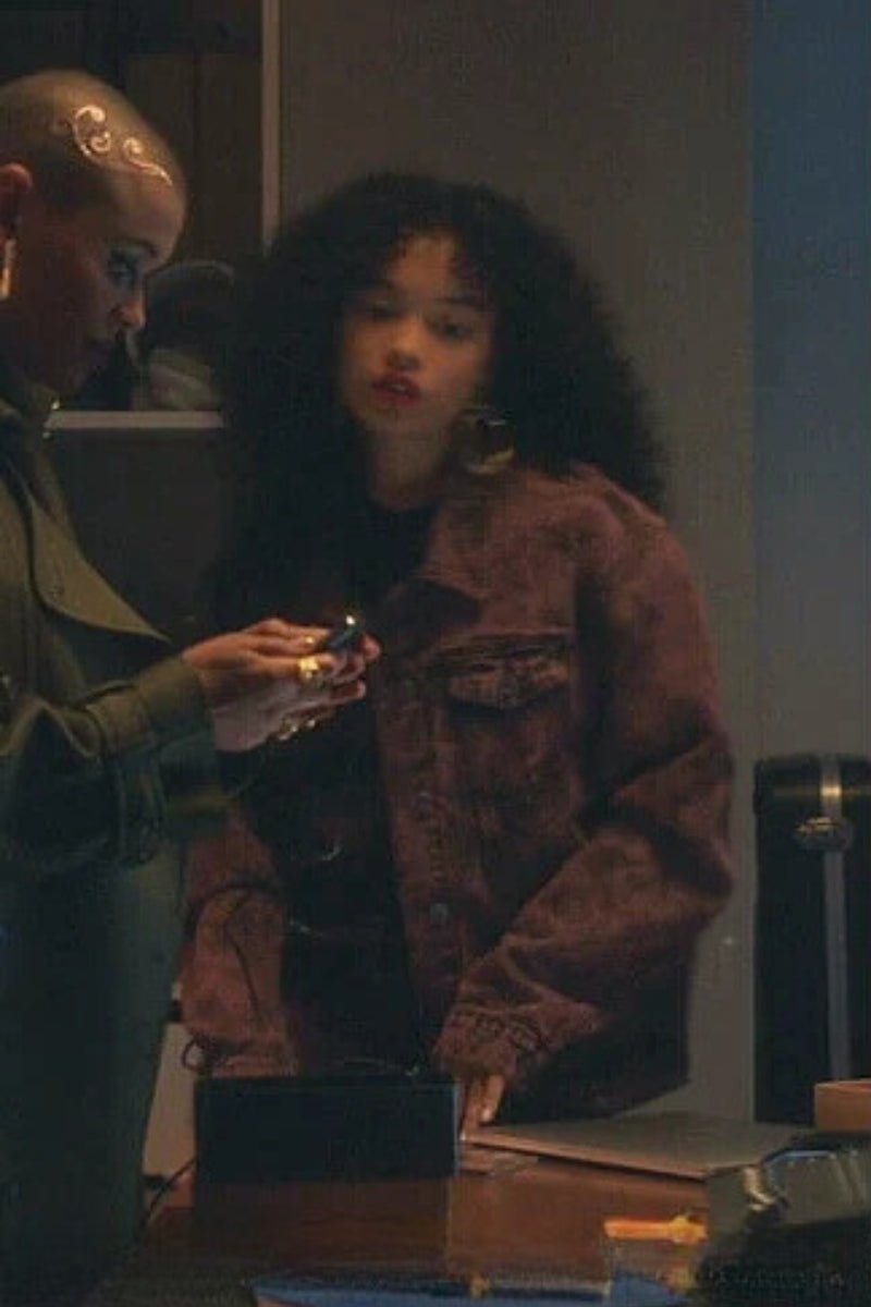 ZOYA LOTT WEARS LNP'S ACID WASH DENIM JACKET ON GOSSIP GIRL - Liquor n Poker