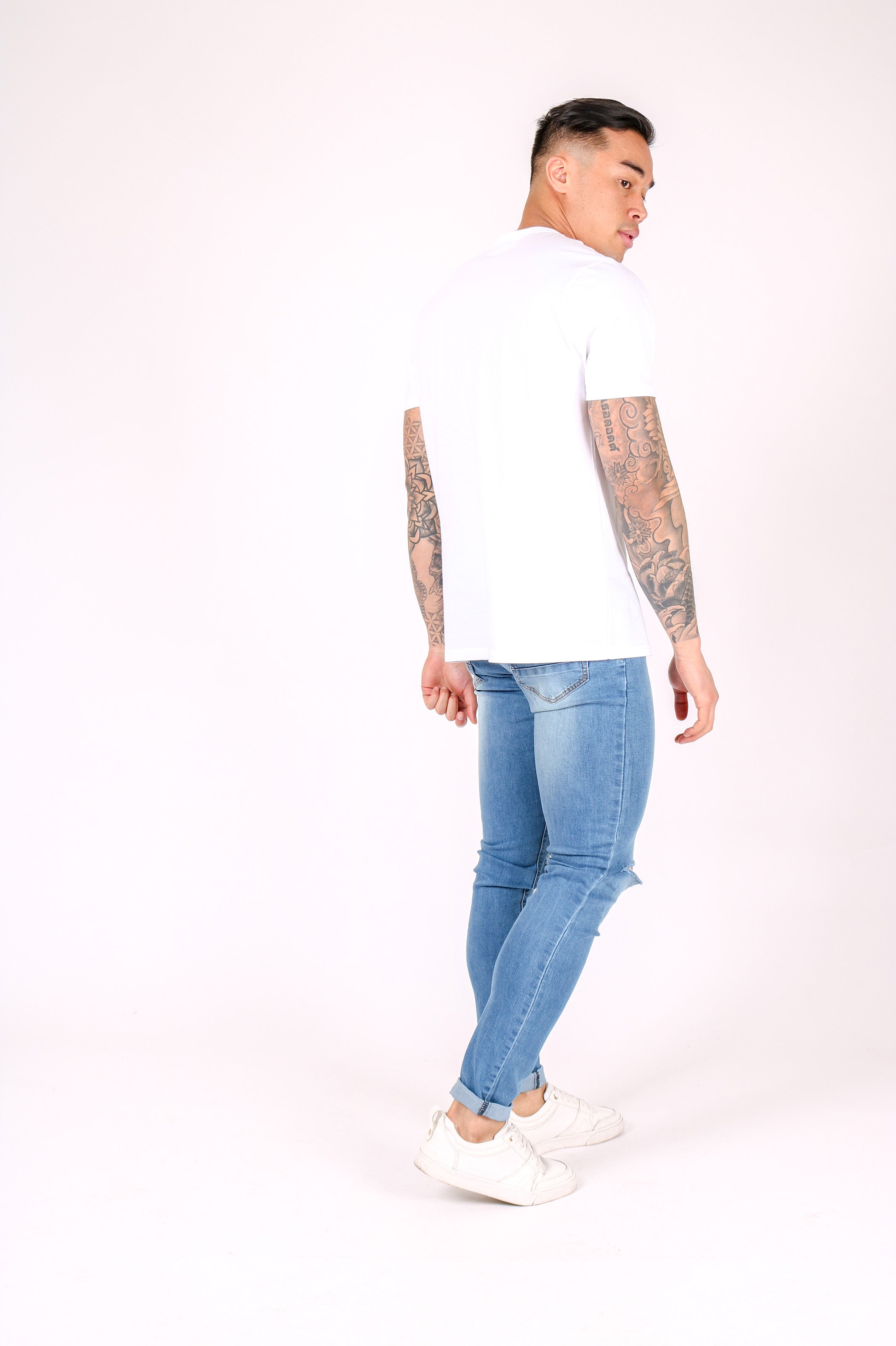 Logan Skinny Stretch Jeans In Light Stonewash With Ripped Knee