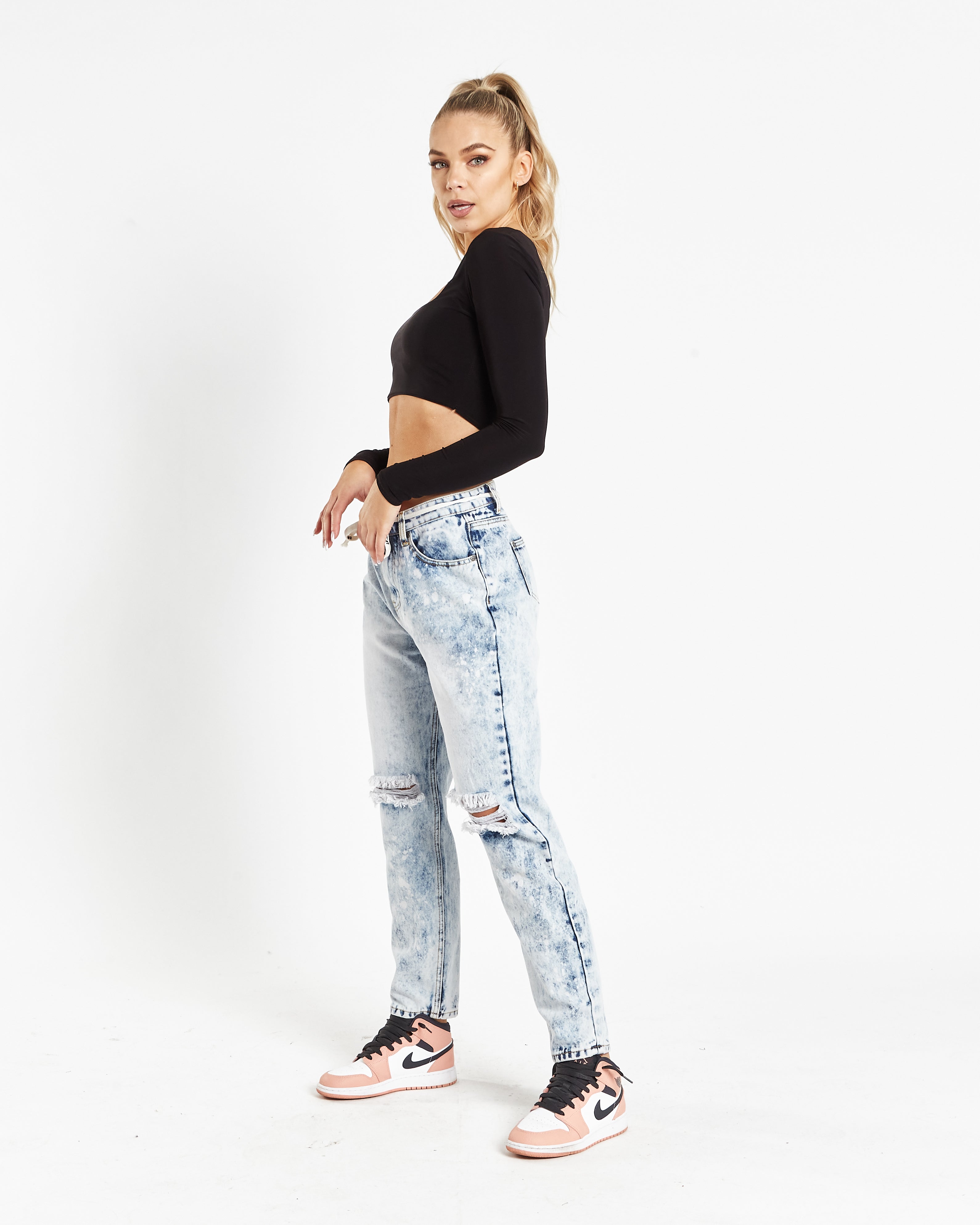 Ice-wash Ripped Knee Mom Jeans