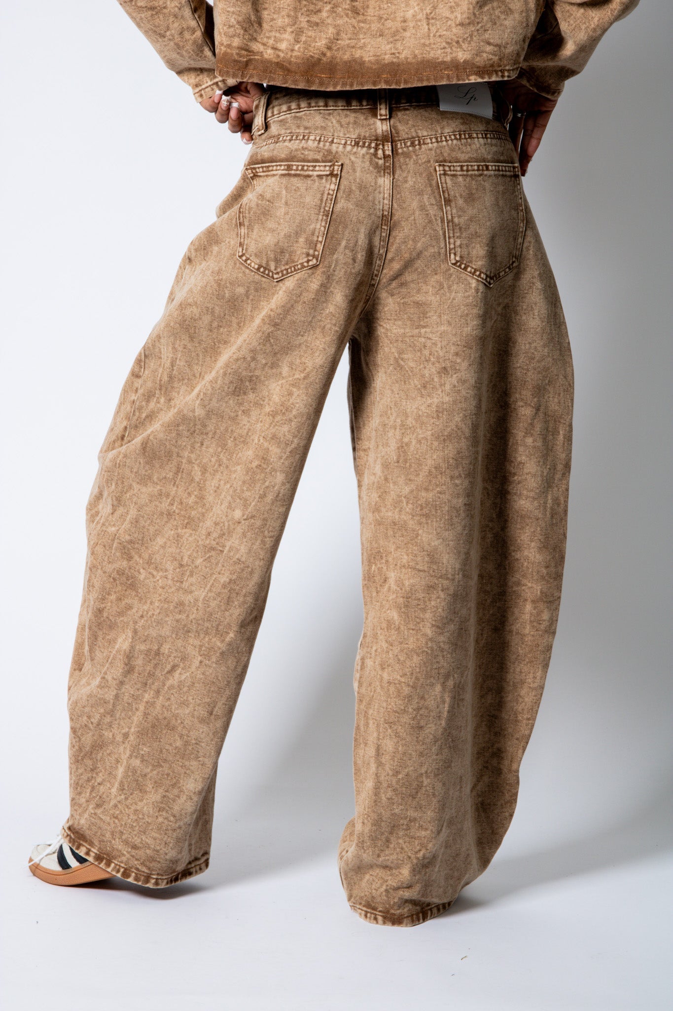 LOLA – Brown Acid Wash Baggy Horseshoe Jeans - Liquor n Poker