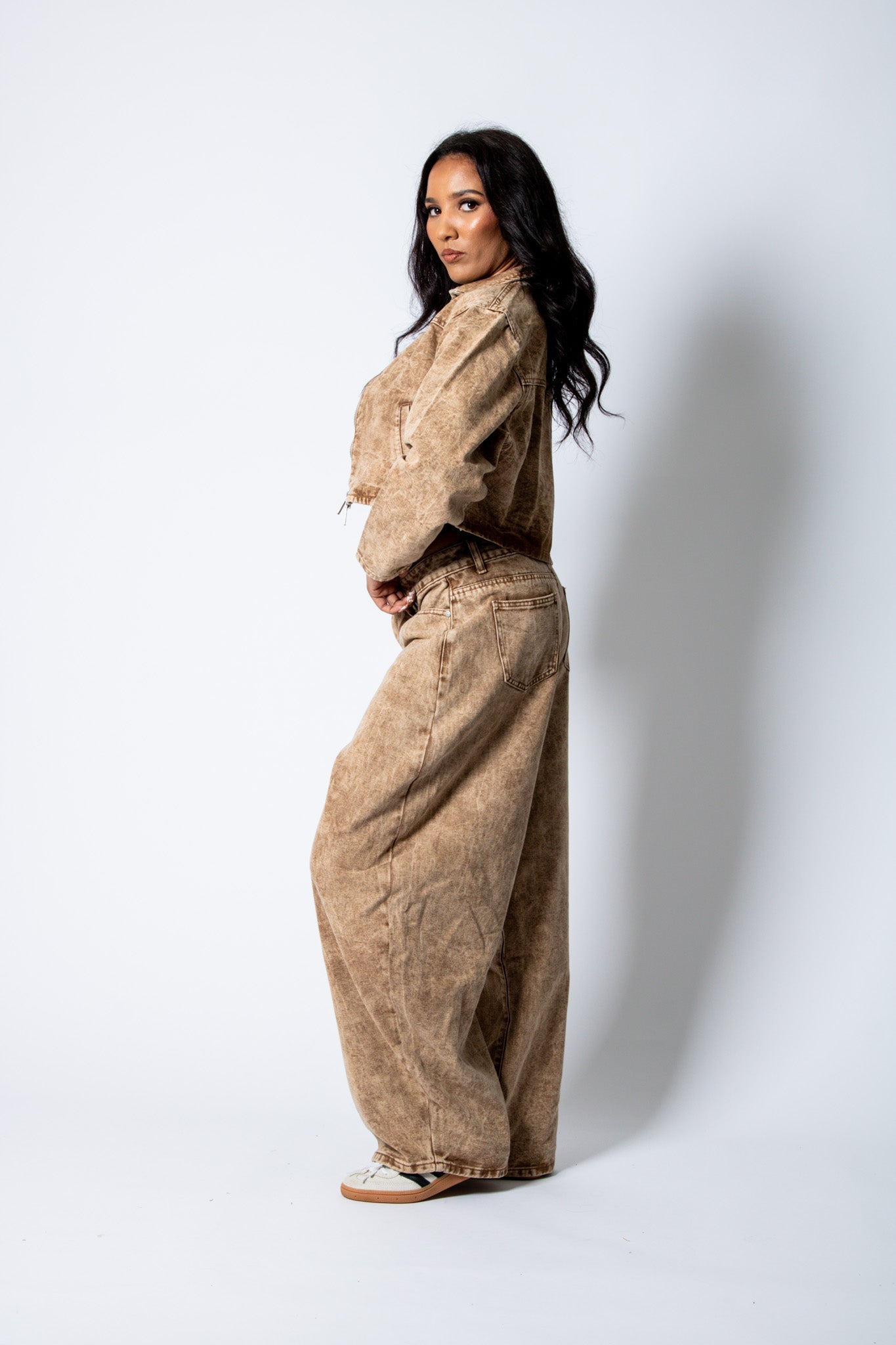 LOLA – Brown Acid Wash Baggy Horseshoe Jeans - Liquor n Poker