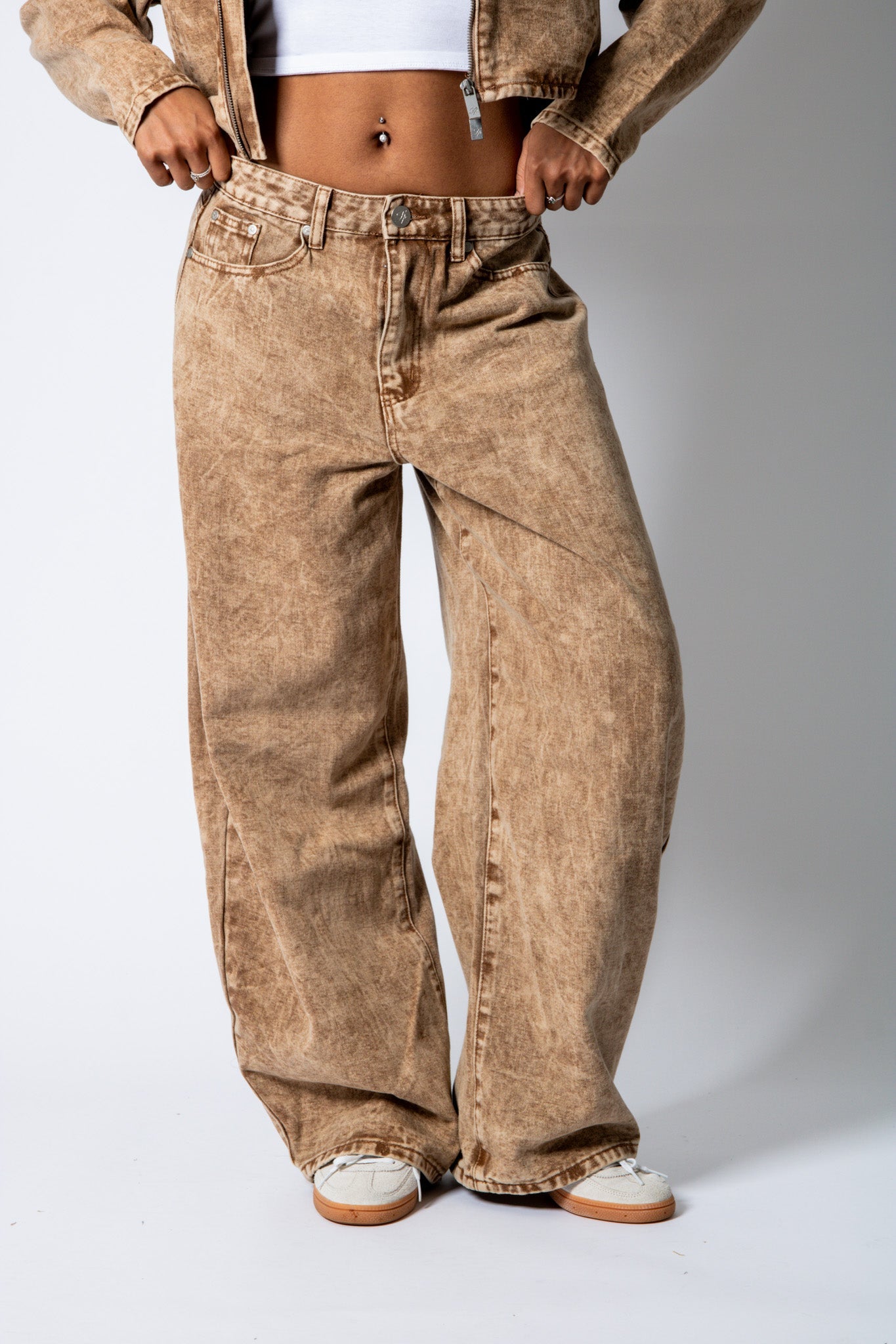 LOLA – Brown Acid Wash Baggy Horseshoe Jeans - Liquor n Poker