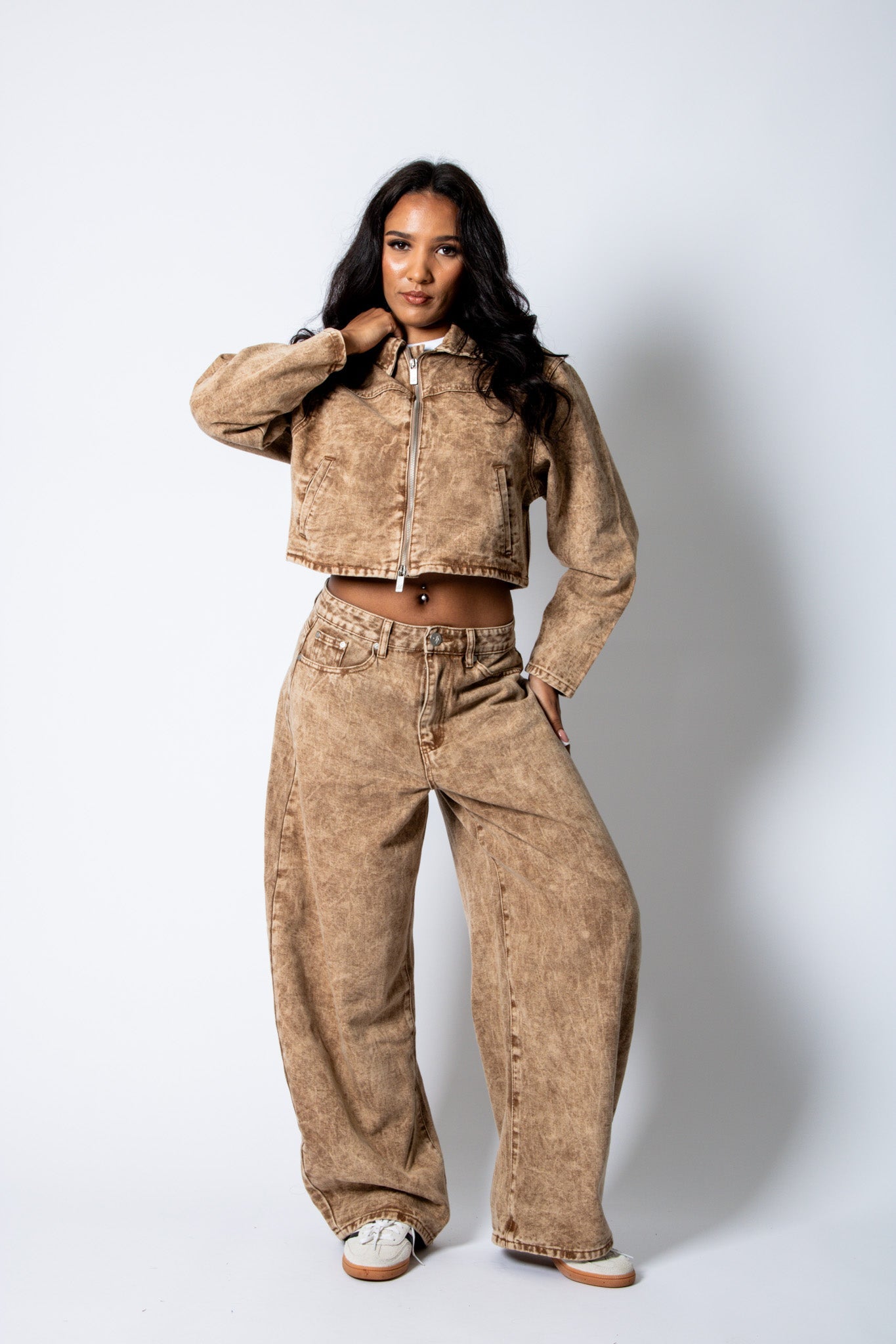 LOLA – Brown Acid Wash Baggy Horseshoe Jeans - Liquor n Poker