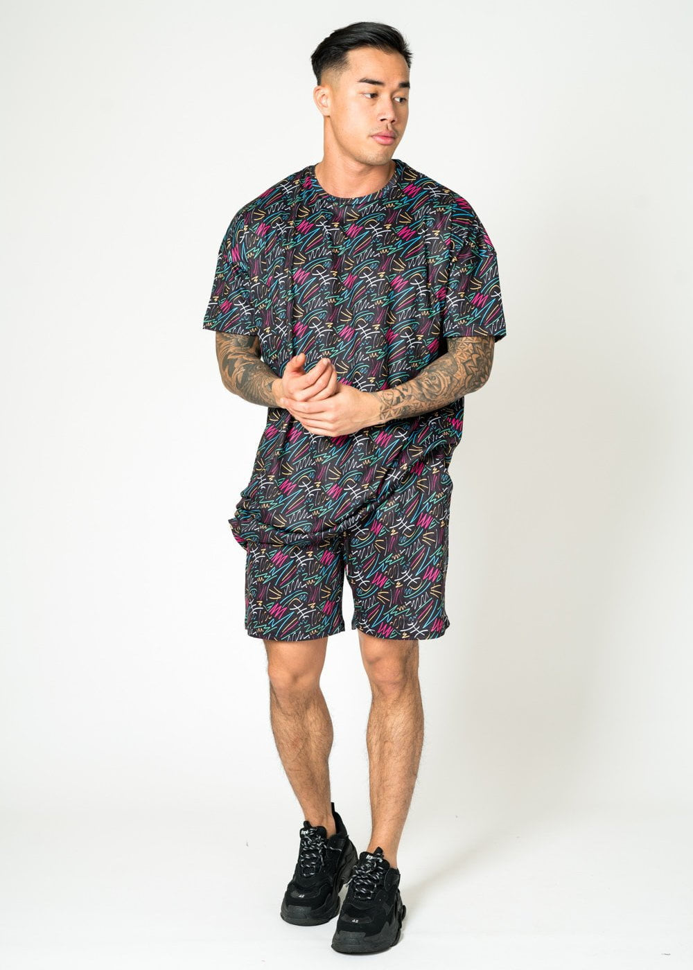 RELAXED FIT SHORTS IN BLACK WITH GRAFFITI - Liquor N Poker LIQUOR N POKER