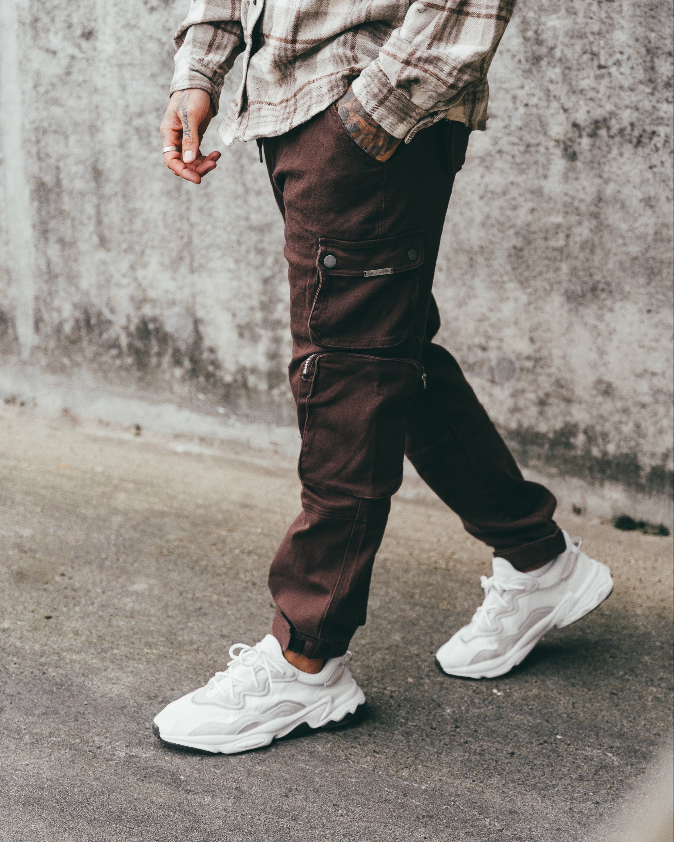 Relaxed Fit Utility Cargo Pants In Chocolate Brown
